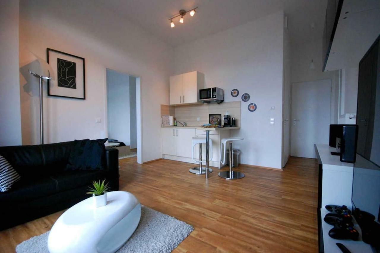 Exklusives Penthouse! Mit Wlan, Tiefgarage, 2 Fernseher Etc. * Köln
